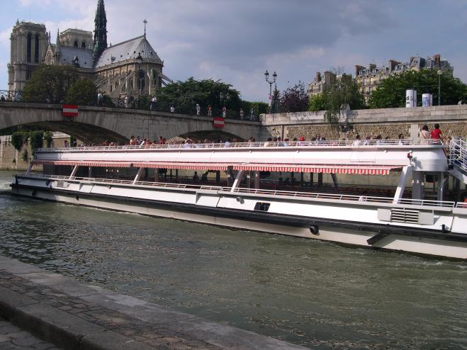  bateau de croisière sur la Seine